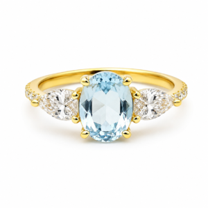 Ring mit ovalem Edelstein und Goldbeschichtung