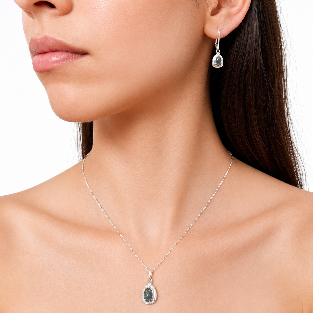 Schmuckset mit äthiopischem schwarzem Opal